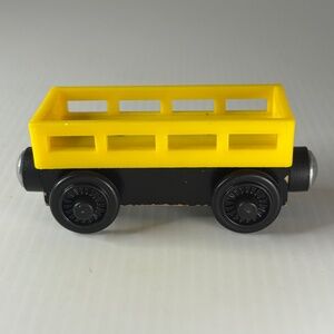 Thomas the Train Musical Cargo Car 2012 Wooden Railway Y4105 Yellow